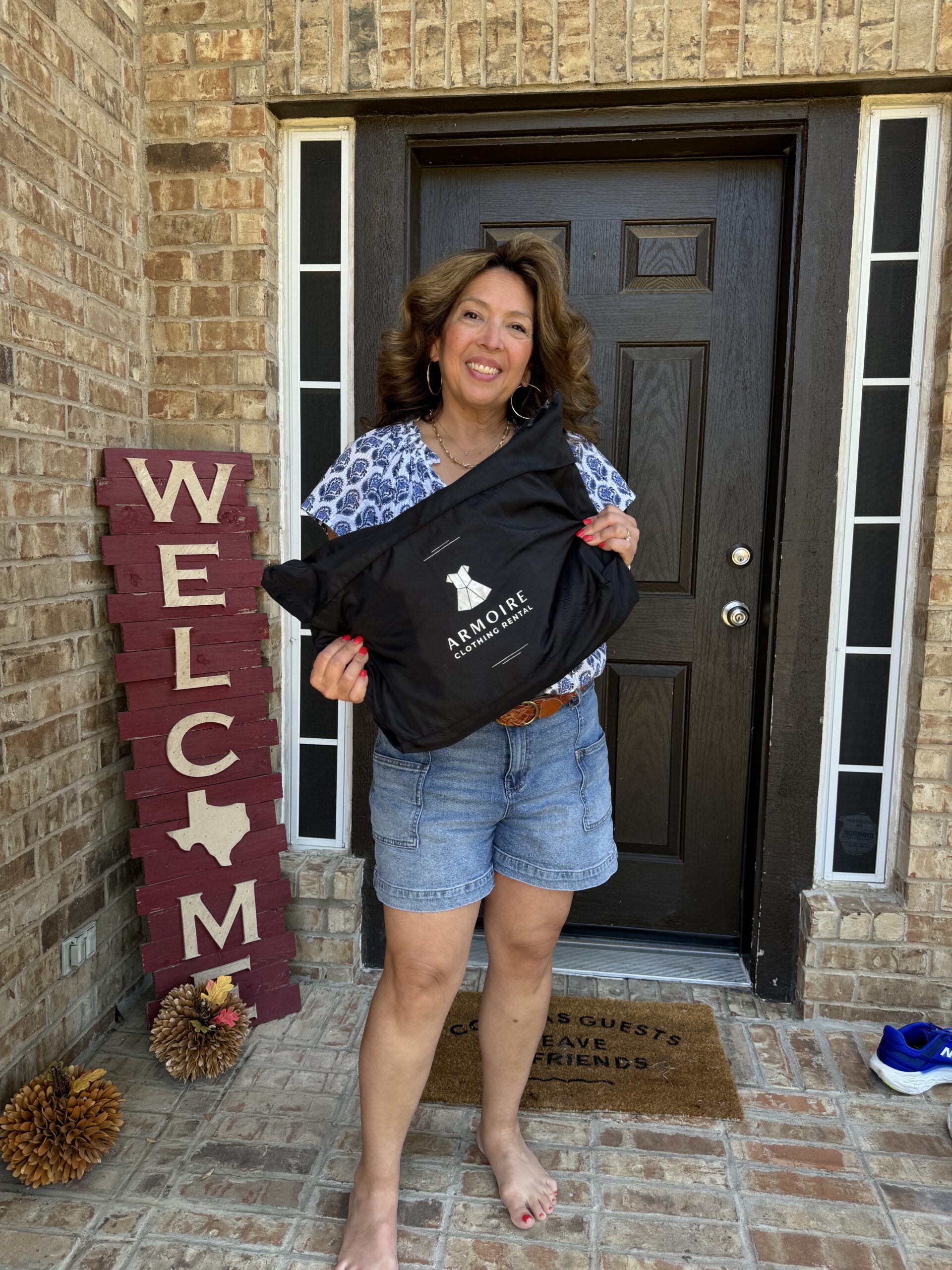 Getting Dressed Effortlessly with Armoire Clothing Rental Service